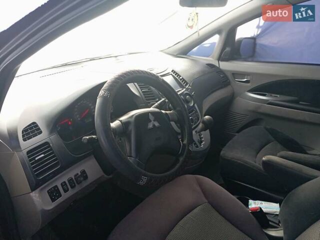 Черный Мицубиси Грандис, объемом двигателя 2.38 л и пробегом 272 тыс. км за 7000 $, фото 1 на Automoto.ua