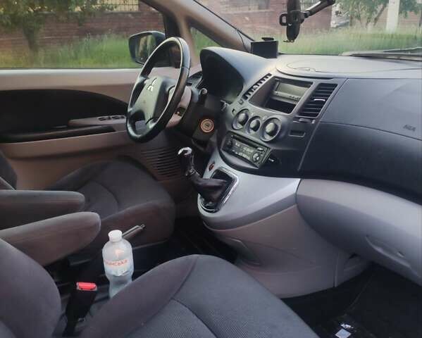 Черный Мицубиси Грандис, объемом двигателя 2.4 л и пробегом 315 тыс. км за 5800 $, фото 4 на Automoto.ua