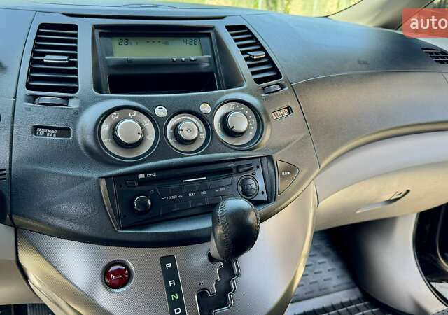 Черный Мицубиси Грандис, объемом двигателя 2.4 л и пробегом 121 тыс. км за 6450 $, фото 44 на Automoto.ua