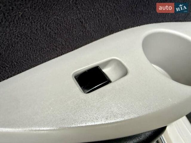 Черный Мицубиси Грандис, объемом двигателя 2.4 л и пробегом 323 тыс. км за 5999 $, фото 52 на Automoto.ua