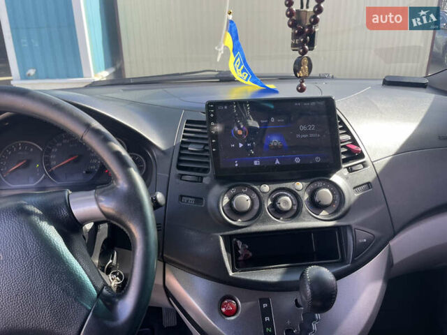 Черный Мицубиси Грандис, объемом двигателя 2.4 л и пробегом 300 тыс. км за 6100 $, фото 7 на Automoto.ua