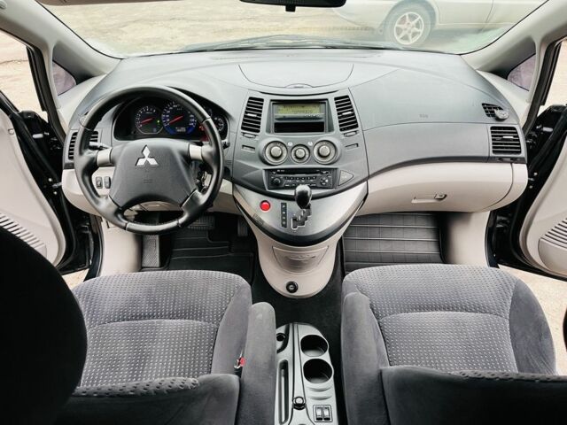 Чорний Міцубісі Грандіс, об'ємом двигуна 2.4 л та пробігом 188 тис. км за 6800 $, фото 19 на Automoto.ua