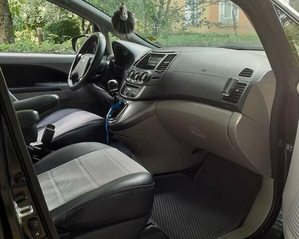 Чорний Міцубісі Грандіс, об'ємом двигуна 2 л та пробігом 290 тис. км за 6300 $, фото 6 на Automoto.ua