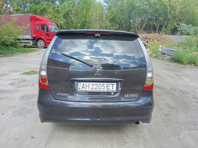 Черный Мицубиси Грандис, объемом двигателя 2.4 л и пробегом 250 тыс. км за 4600 $, фото 4 на Automoto.ua