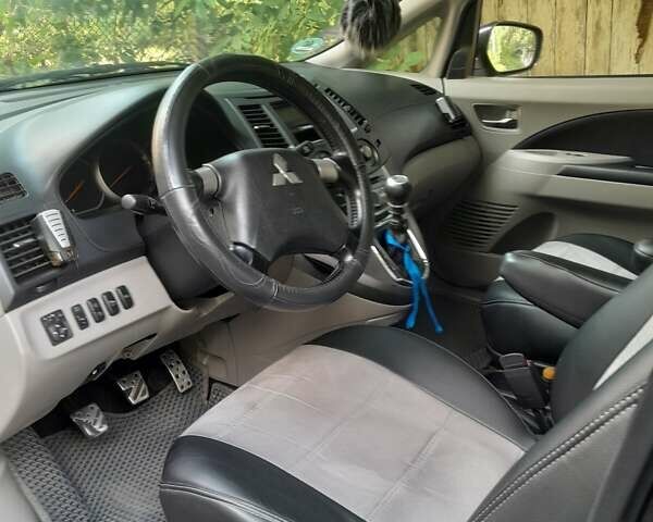 Чорний Міцубісі Грандіс, об'ємом двигуна 2 л та пробігом 290 тис. км за 6300 $, фото 3 на Automoto.ua