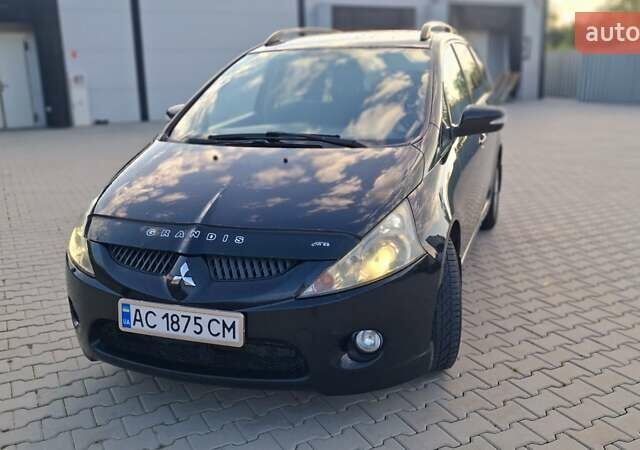 Чорний Міцубісі Грандіс, об'ємом двигуна 2.38 л та пробігом 254 тис. км за 6400 $, фото 1 на Automoto.ua