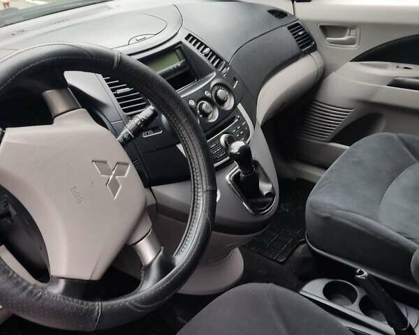 Чорний Міцубісі Грандіс, об'ємом двигуна 2.4 л та пробігом 235 тис. км за 5999 $, фото 27 на Automoto.ua