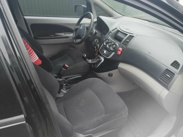 Черный Мицубиси Грандис, объемом двигателя 2.4 л и пробегом 340 тыс. км за 55000 $, фото 4 на Automoto.ua