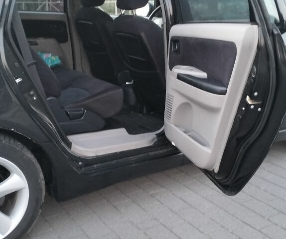 Чорний Міцубісі Грандіс, об'ємом двигуна 2.4 л та пробігом 230 тис. км за 5000 $, фото 5 на Automoto.ua