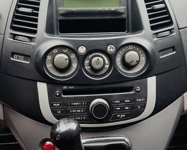 Чорний Міцубісі Грандіс, об'ємом двигуна 2.4 л та пробігом 235 тис. км за 5999 $, фото 33 на Automoto.ua