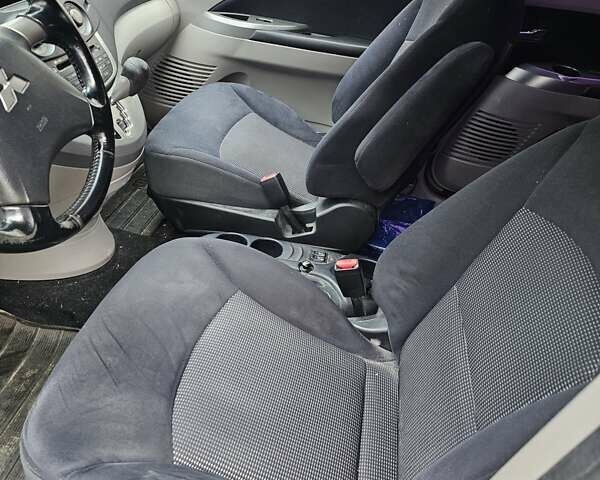 Чорний Міцубісі Грандіс, об'ємом двигуна 2.4 л та пробігом 164 тис. км за 6500 $, фото 3 на Automoto.ua