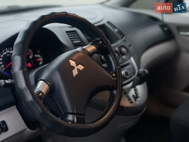 Чорний Міцубісі Грандіс, об'ємом двигуна 2.4 л та пробігом 144 тис. км за 9700 $, фото 13 на Automoto.ua