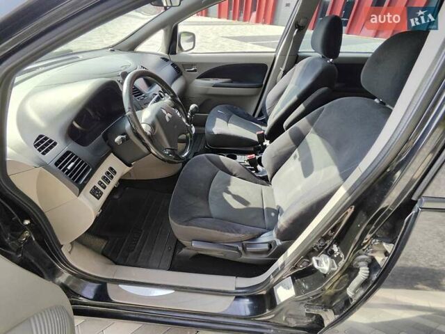 Чорний Міцубісі Грандіс, об'ємом двигуна 2 л та пробігом 245 тис. км за 6400 $, фото 10 на Automoto.ua