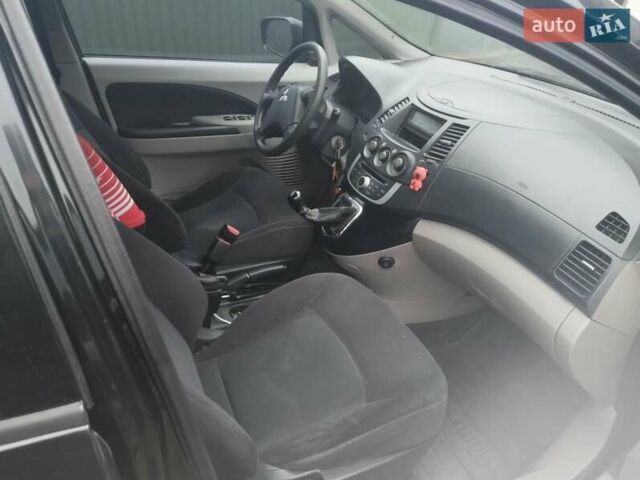 Черный Мицубиси Грандис, объемом двигателя 2.4 л и пробегом 340 тыс. км за 5500 $, фото 5 на Automoto.ua