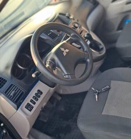 Чорний Міцубісі Грандіс, об'ємом двигуна 2.38 л та пробігом 254 тис. км за 6400 $, фото 11 на Automoto.ua