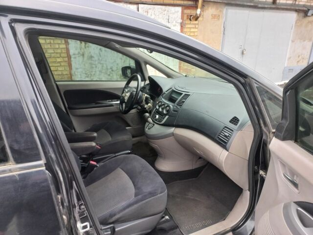 Чорний Міцубісі Грандіс, об'ємом двигуна 0 л та пробігом 235 тис. км за 4300 $, фото 6 на Automoto.ua