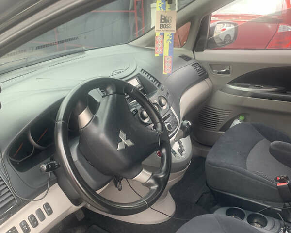 Чорний Міцубісі Грандіс, об'ємом двигуна 2.38 л та пробігом 190 тис. км за 6500 $, фото 5 на Automoto.ua