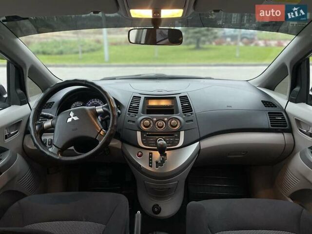 Чорний Міцубісі Грандіс, об'ємом двигуна 2.4 л та пробігом 144 тис. км за 9700 $, фото 15 на Automoto.ua