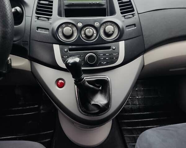 Чорний Міцубісі Грандіс, об'ємом двигуна 2.4 л та пробігом 235 тис. км за 5999 $, фото 30 на Automoto.ua