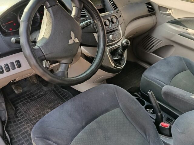 Чорний Міцубісі Грандіс, об'ємом двигуна 2 л та пробігом 249 тис. км за 5350 $, фото 5 на Automoto.ua