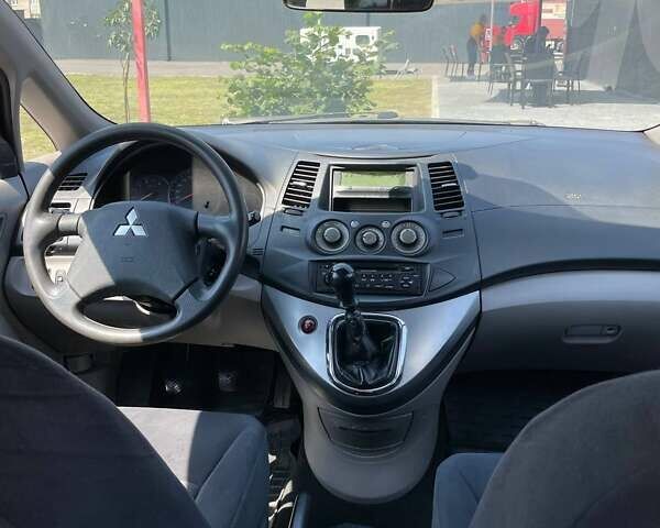 Черный Мицубиси Грандис, объемом двигателя 2 л и пробегом 228 тыс. км за 7600 $, фото 12 на Automoto.ua