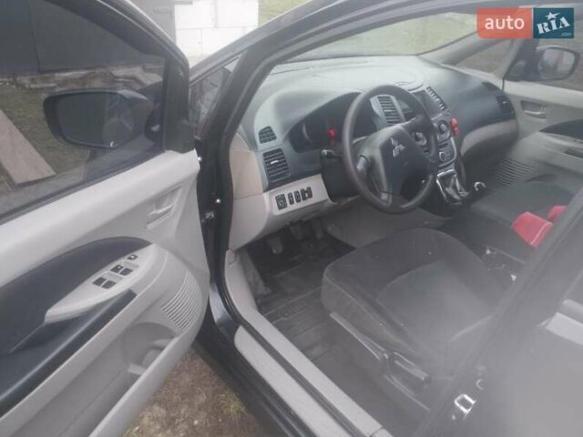 Черный Мицубиси Грандис, объемом двигателя 2.4 л и пробегом 340 тыс. км за 5500 $, фото 6 на Automoto.ua