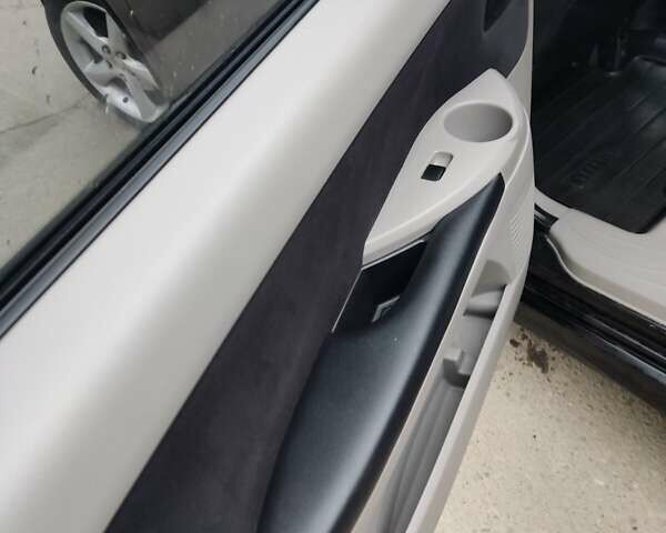 Чорний Міцубісі Грандіс, об'ємом двигуна 2.4 л та пробігом 235 тис. км за 5999 $, фото 24 на Automoto.ua