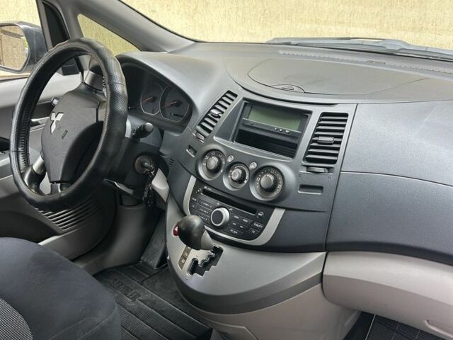 Чорний Міцубісі Грандіс, об'ємом двигуна 2.4 л та пробігом 137 тис. км за 9300 $, фото 3 на Automoto.ua