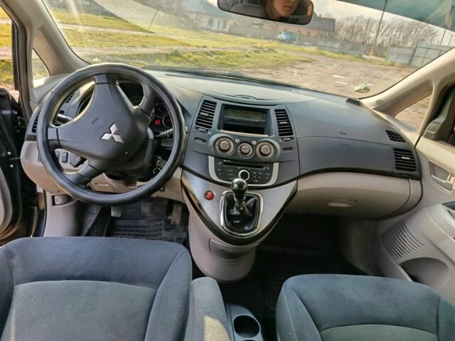 Чорний Міцубісі Грандіс, об'ємом двигуна 2 л та пробігом 249 тис. км за 5350 $, фото 7 на Automoto.ua