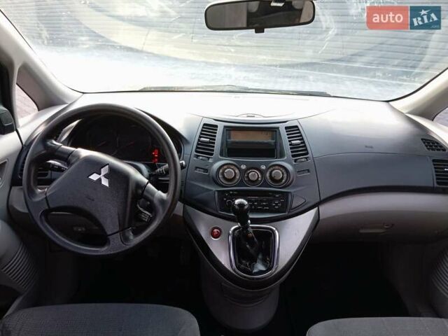 Черный Мицубиси Грандис, объемом двигателя 1.97 л и пробегом 261 тыс. км за 7400 $, фото 6 на Automoto.ua