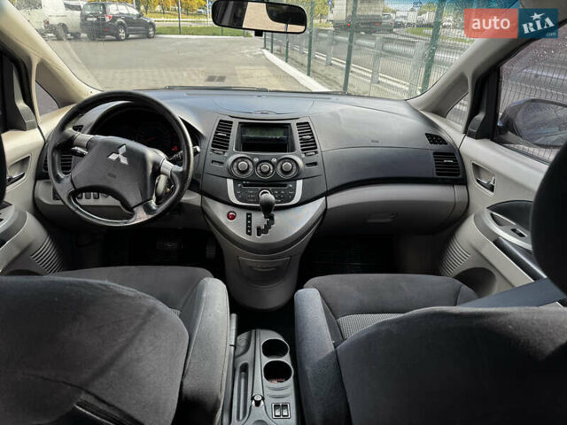 Чорний Міцубісі Грандіс, об'ємом двигуна 2.4 л та пробігом 435 тис. км за 6300 $, фото 6 на Automoto.ua
