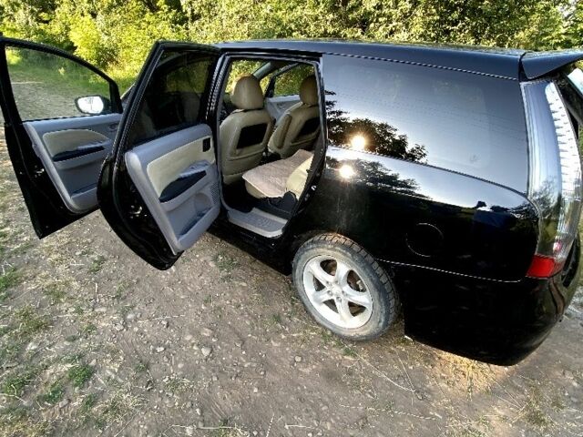 Чорний Міцубісі Грандіс, об'ємом двигуна 2 л та пробігом 300 тис. км за 5000 $, фото 5 на Automoto.ua