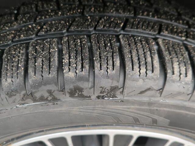 Черный Мицубиси Грандис, объемом двигателя 2.4 л и пробегом 62 тыс. км за 8500 $, фото 6 на Automoto.ua