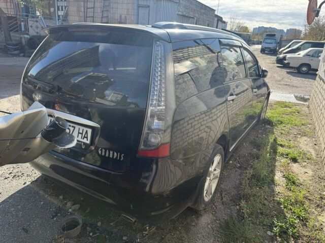 Черный Мицубиси Грандис, объемом двигателя 2.4 л и пробегом 220 тыс. км за 3200 $, фото 1 на Automoto.ua