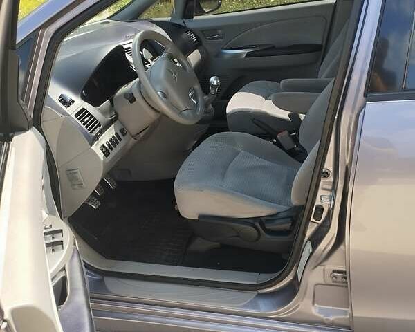 Фиолетовый Мицубиси Грандис, объемом двигателя 2.4 л и пробегом 327 тыс. км за 5300 $, фото 12 на Automoto.ua