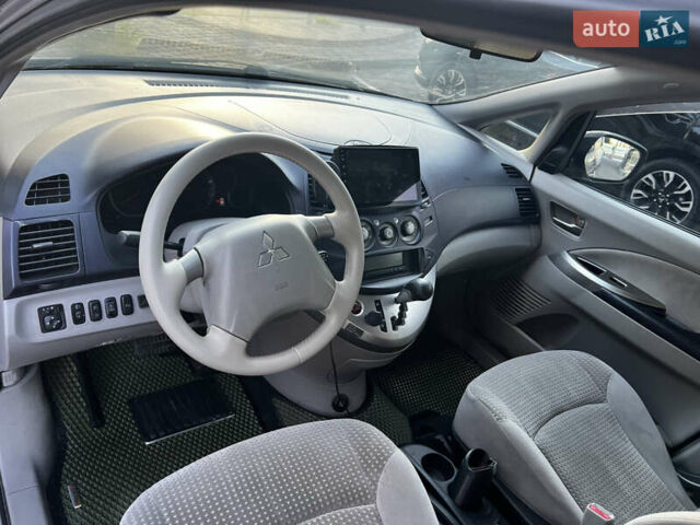 Фиолетовый Мицубиси Грандис, объемом двигателя 2.4 л и пробегом 417 тыс. км за 6500 $, фото 13 на Automoto.ua