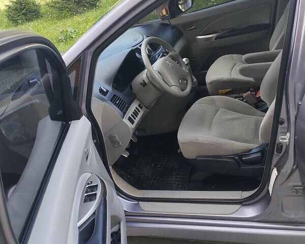 Фиолетовый Мицубиси Грандис, объемом двигателя 2.4 л и пробегом 327 тыс. км за 5300 $, фото 14 на Automoto.ua