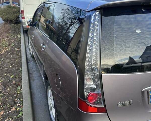 Фиолетовый Мицубиси Грандис, объемом двигателя 2.4 л и пробегом 280 тыс. км за 4799 $, фото 4 на Automoto.ua