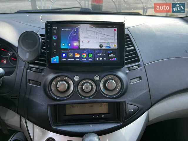 Фиолетовый Мицубиси Грандис, объемом двигателя 2.4 л и пробегом 417 тыс. км за 6500 $, фото 16 на Automoto.ua