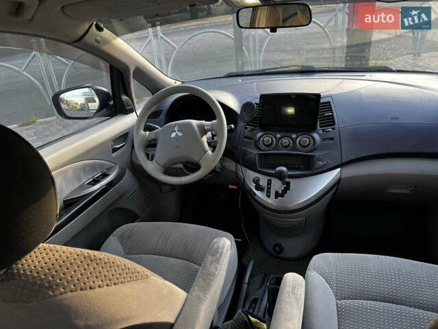 Фиолетовый Мицубиси Грандис, объемом двигателя 2.4 л и пробегом 417 тыс. км за 6500 $, фото 10 на Automoto.ua