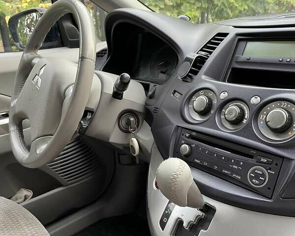 Фиолетовый Мицубиси Грандис, объемом двигателя 2.38 л и пробегом 200 тыс. км за 5500 $, фото 9 на Automoto.ua