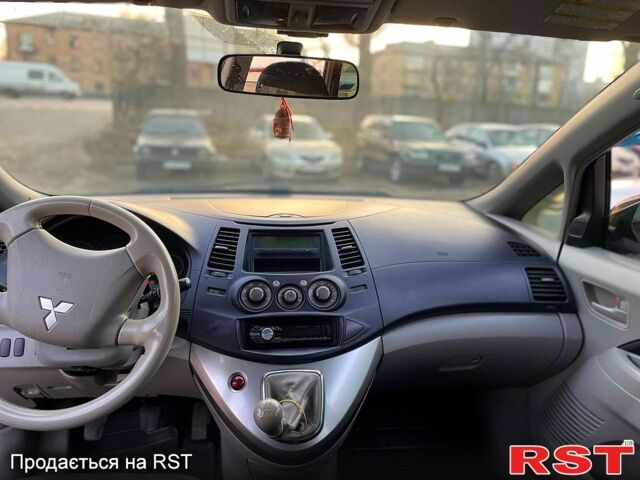 Фіолетовий Міцубісі Грандіс, об'ємом двигуна 2.4 л та пробігом 300 тис. км за 6500 $, фото 9 на Automoto.ua