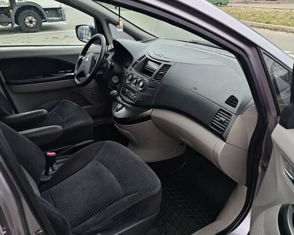 Фиолетовый Мицубиси Грандис, объемом двигателя 2.4 л и пробегом 257 тыс. км за 5400 $, фото 7 на Automoto.ua