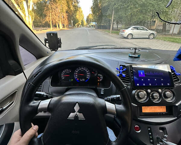 Фиолетовый Мицубиси Грандис, объемом двигателя 2.4 л и пробегом 270 тыс. км за 5250 $, фото 17 на Automoto.ua