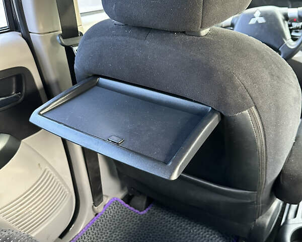 Фиолетовый Мицубиси Грандис, объемом двигателя 2.4 л и пробегом 270 тыс. км за 5250 $, фото 12 на Automoto.ua