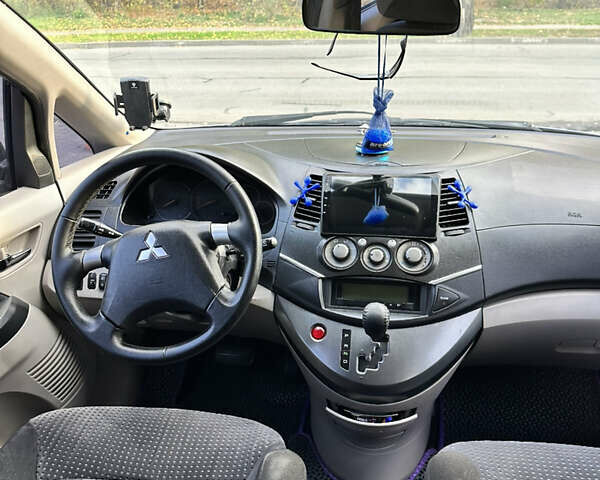 Фиолетовый Мицубиси Грандис, объемом двигателя 2.4 л и пробегом 270 тыс. км за 5250 $, фото 7 на Automoto.ua