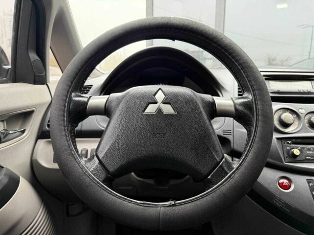 Фіолетовий Міцубісі Грандіс, об'ємом двигуна 2.4 л та пробігом 185 тис. км за 5990 $, фото 14 на Automoto.ua