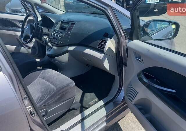 Фиолетовый Мицубиси Грандис, объемом двигателя 2.4 л и пробегом 228 тыс. км за 6780 $, фото 18 на Automoto.ua