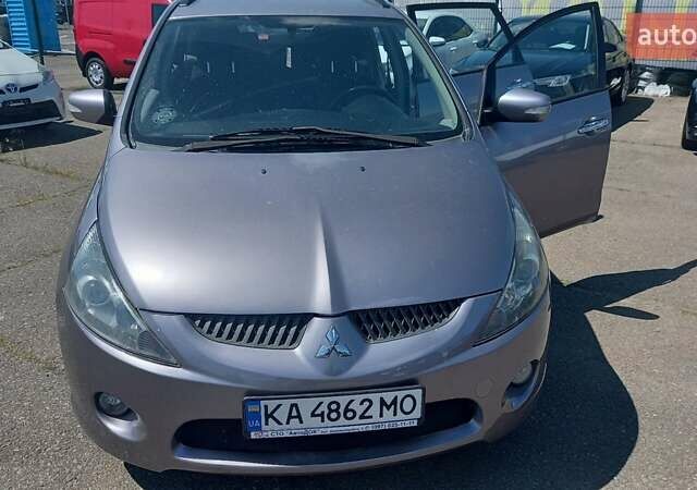 Фиолетовый Мицубиси Грандис, объемом двигателя 2.4 л и пробегом 228 тыс. км за 6780 $, фото 2 на Automoto.ua