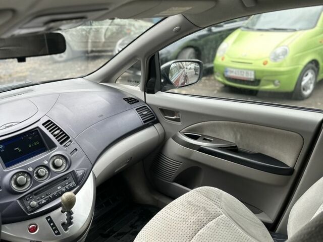 Красный Мицубиси Грандис, объемом двигателя 2.4 л и пробегом 300 тыс. км за 4850 $, фото 6 на Automoto.ua